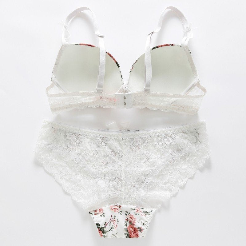 Embroidered lingerie set