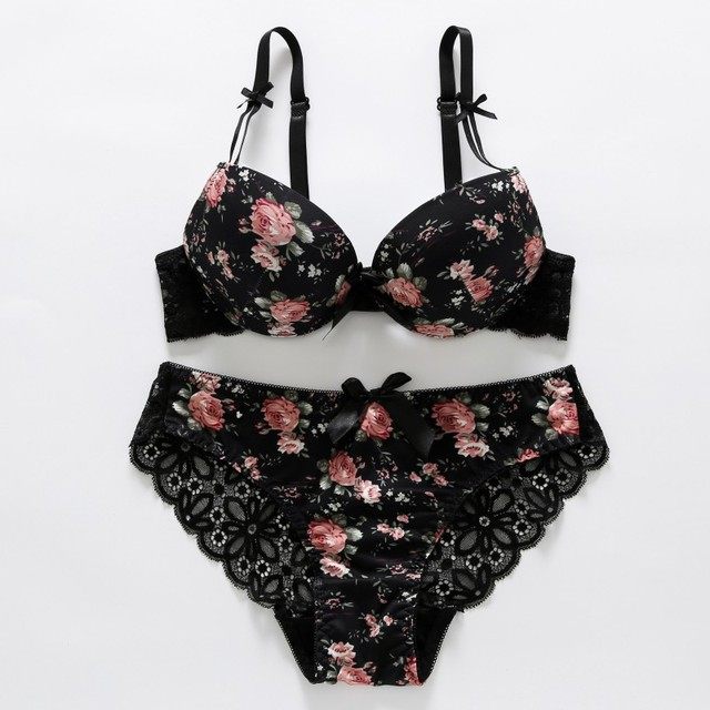 Embroidered lingerie set