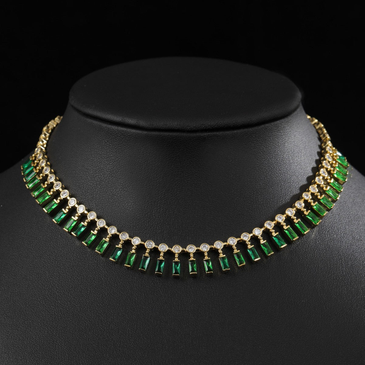 Emerald choker necklace