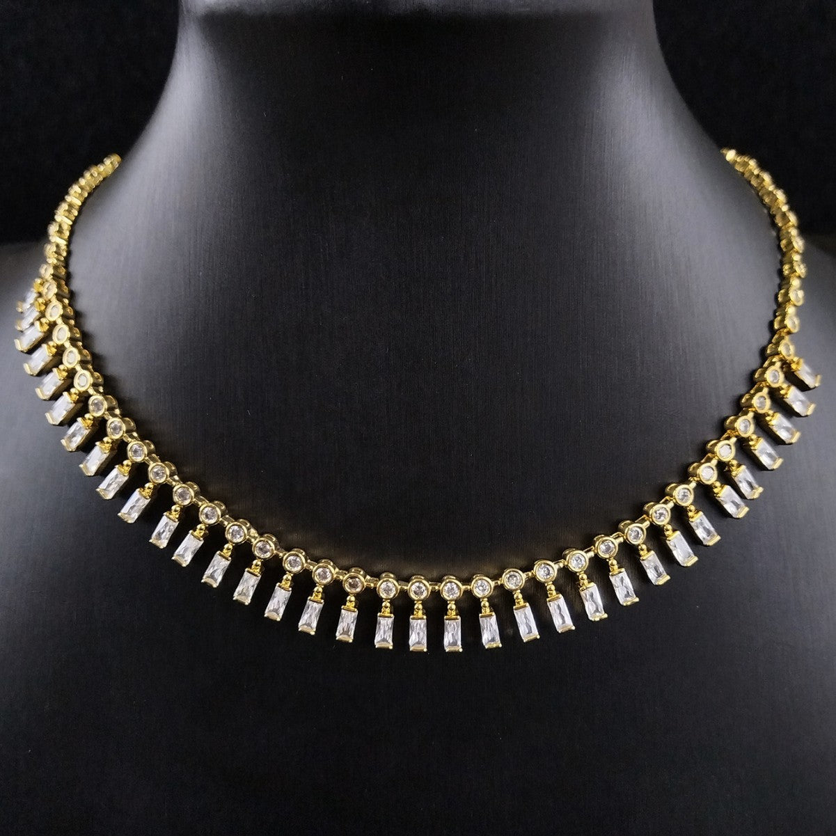 Emerald choker necklace