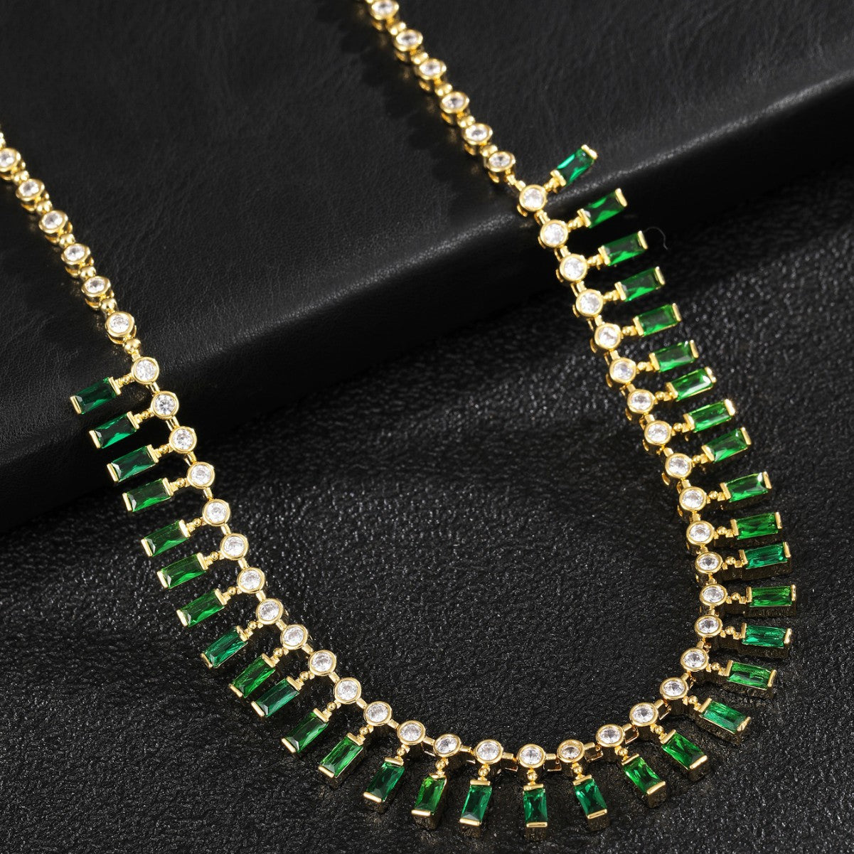 Emerald choker necklace