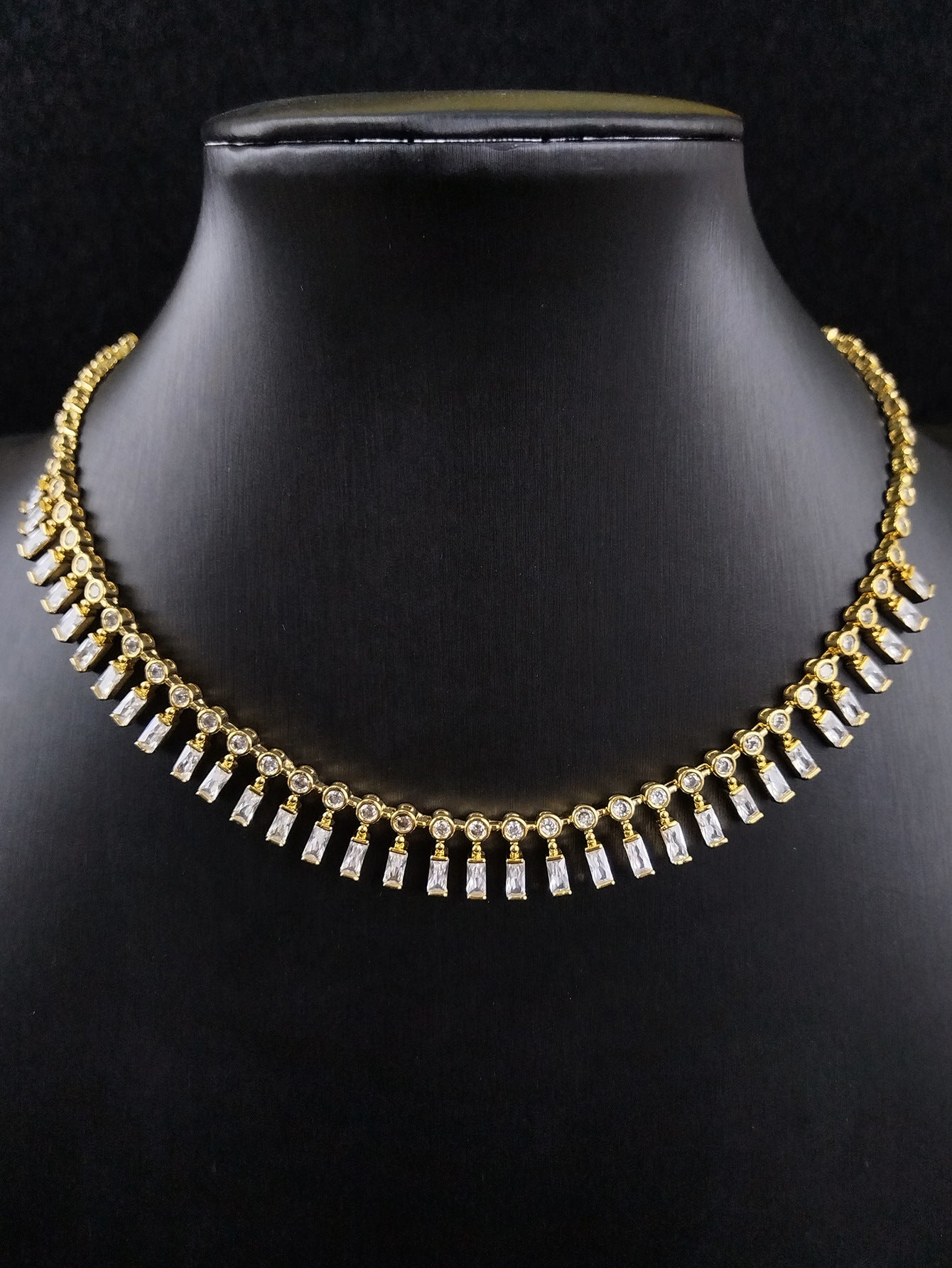 Emerald choker necklace