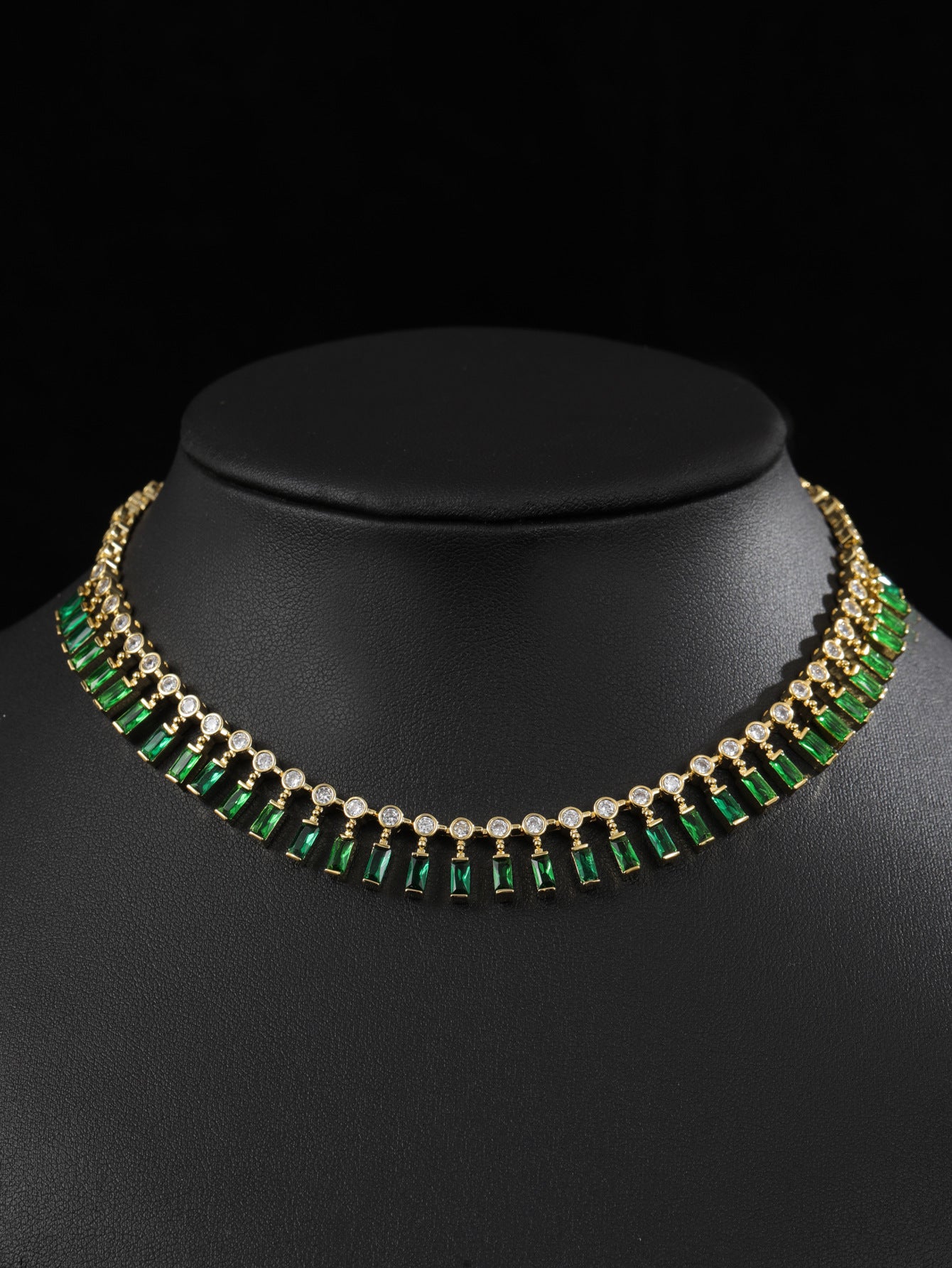 Emerald choker necklace