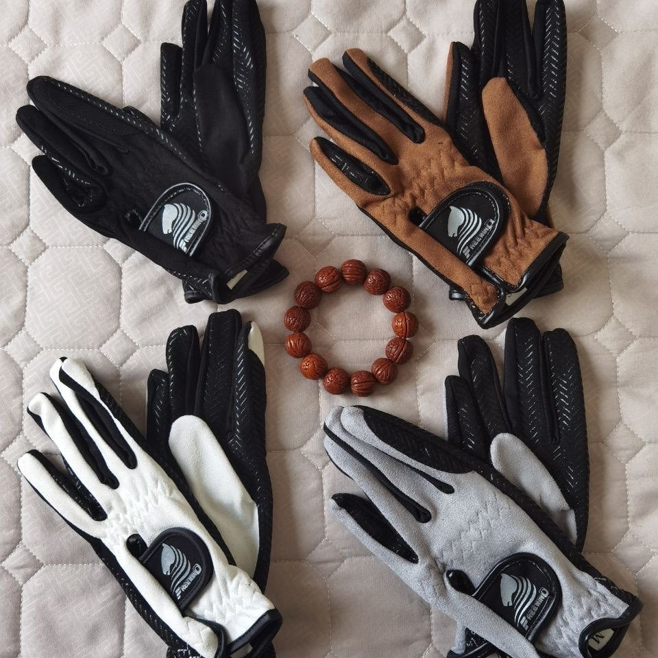 Equestrian gloves