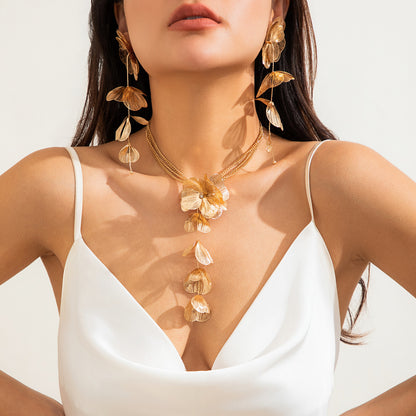 Europe and the United States cross-border jewelry niche ginkgo leaf tassel necklace sweet cool style design retro pull collar choker