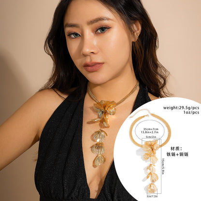 Europe and the United States cross-border jewelry niche ginkgo leaf tassel necklace sweet cool style design retro pull collar choker