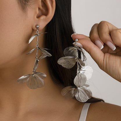 Europe and the United States cross-border jewelry niche ginkgo leaf tassel necklace sweet cool style design retro pull collar choker