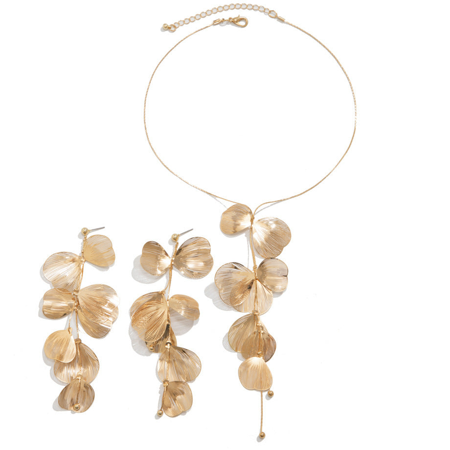 Europe and the United States cross-border jewelry niche ginkgo leaf tassel necklace sweet cool style design retro pull collar choker