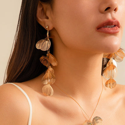 Europe and the United States cross-border jewelry niche ginkgo leaf tassel necklace sweet cool style design retro pull collar choker