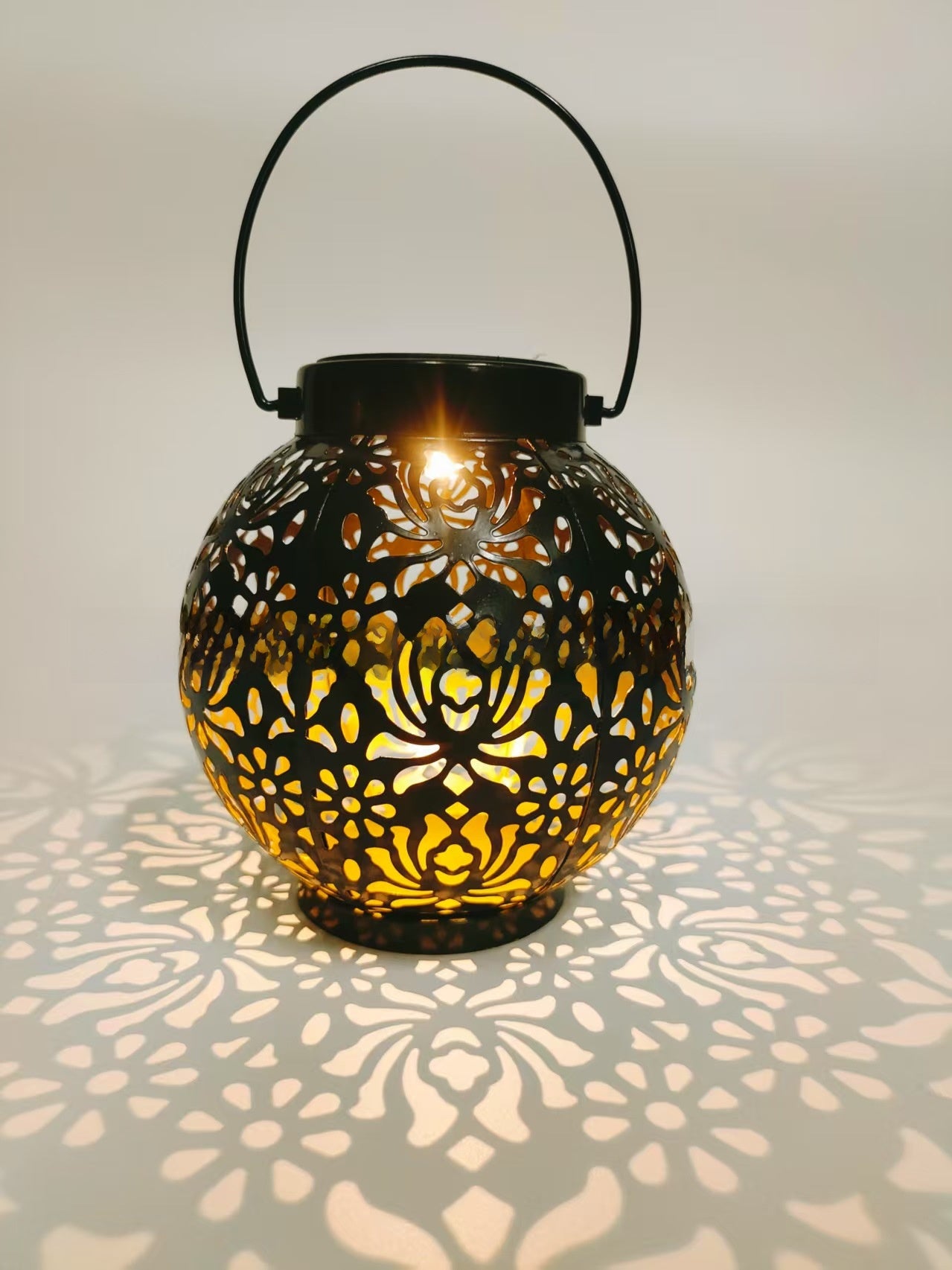European Solar Iron Round Lantern Outdoor Decoration