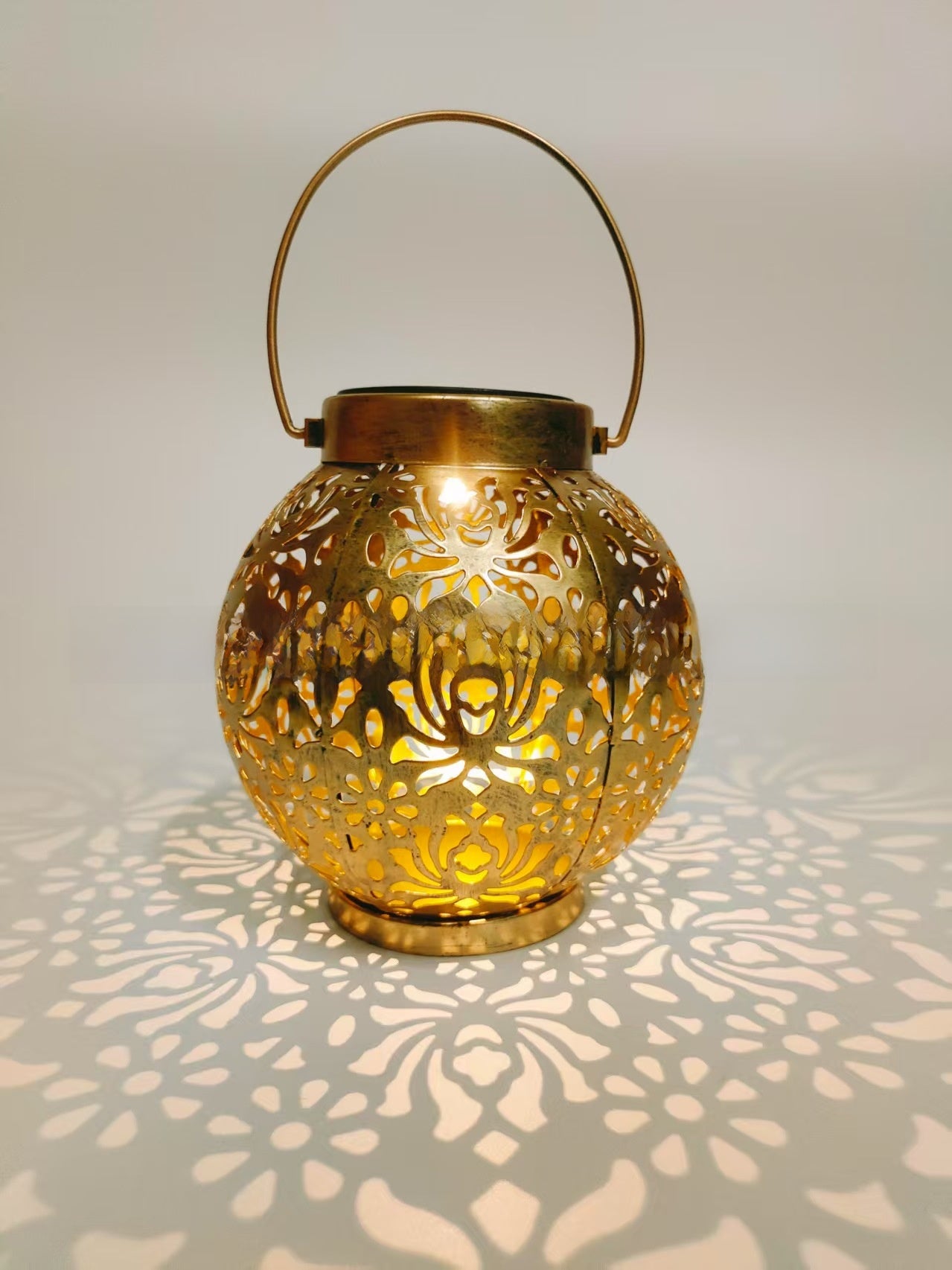 European Solar Iron Round Lantern Outdoor Decoration