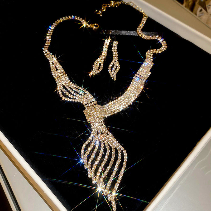 Exquisite diamond-set drop pearl necklace