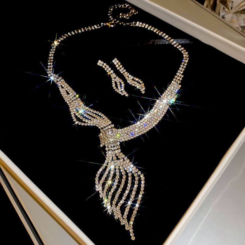 Exquisite diamond-set drop pearl necklace