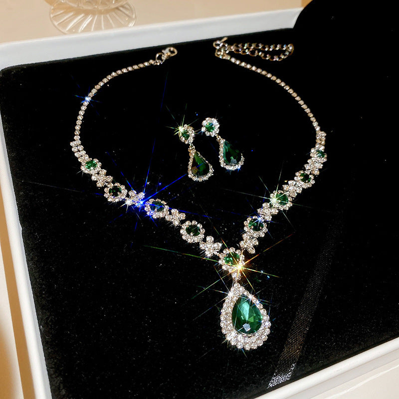 Exquisite diamond-set drop pearl necklace