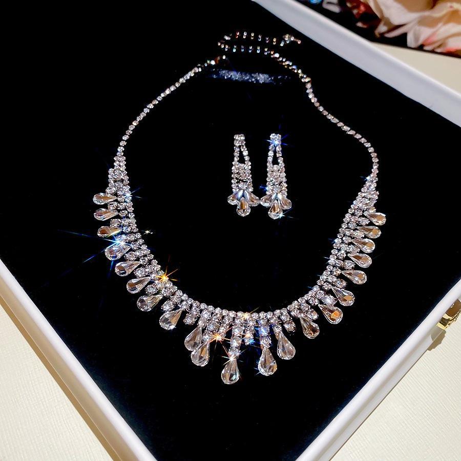 Exquisite diamond-set drop pearl necklace