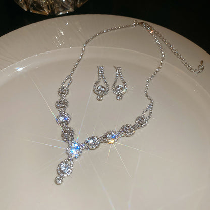 Exquisite diamond-set drop pearl necklace