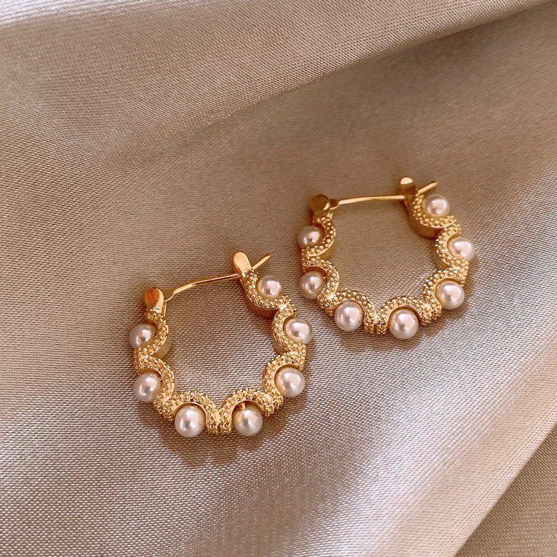 Exquisite pearl earring earrings