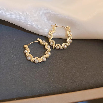 Exquisite pearl earring earrings