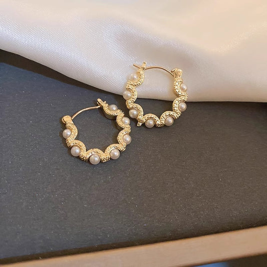 Exquisite pearl earring earrings