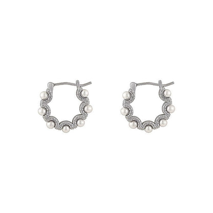 Exquisite pearl earring earrings