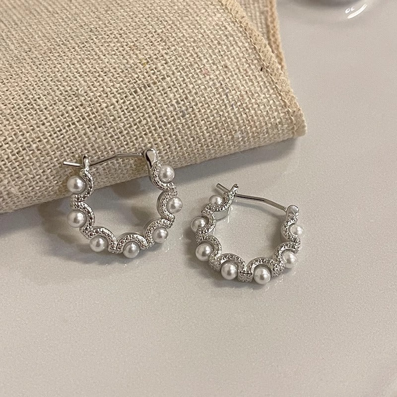 Exquisite pearl earring earrings