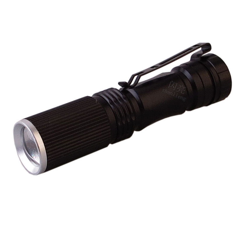 Extension-focus high-intensity flashlight
