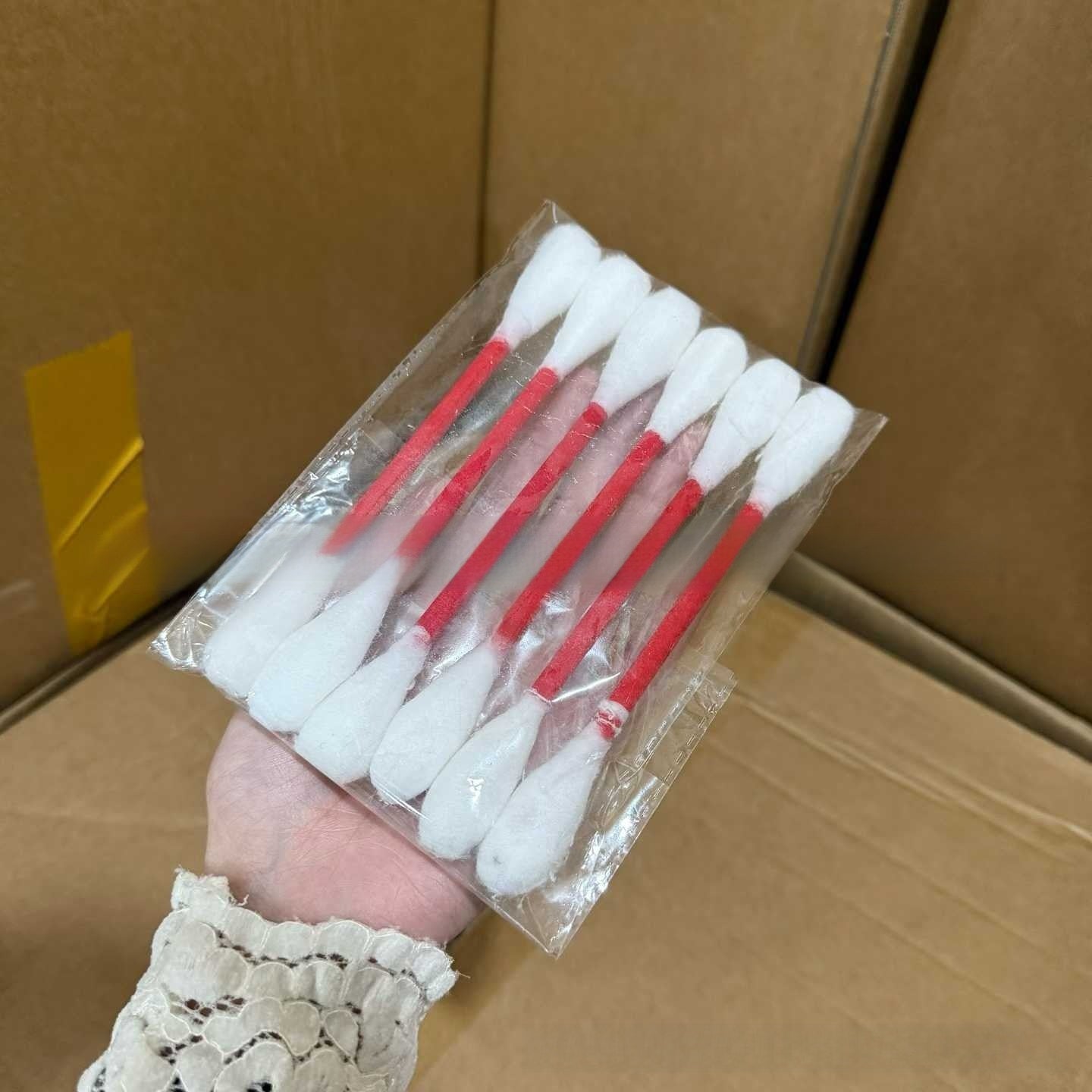 Extra-large cotton swabs for cats