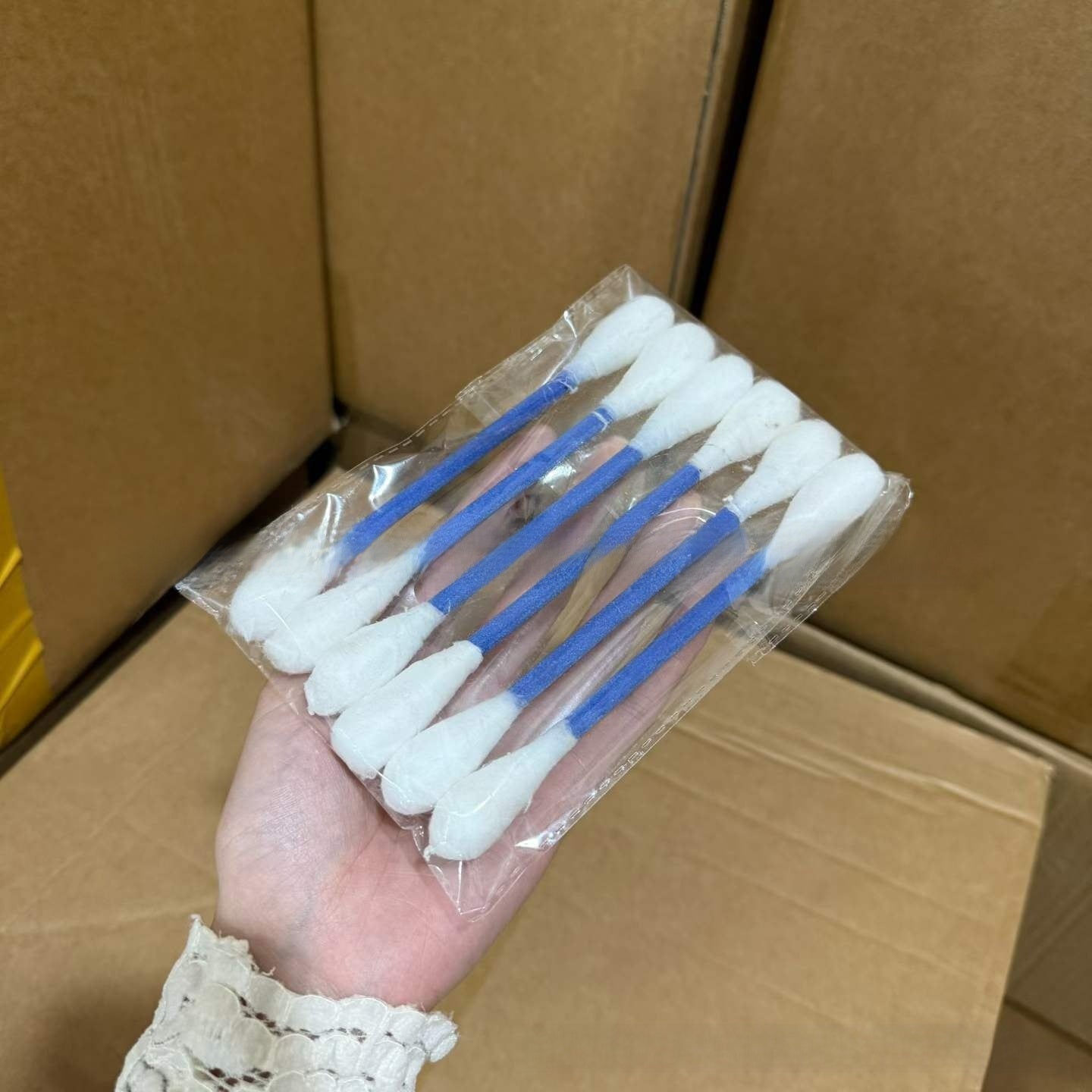 Extra-large cotton swabs for cats