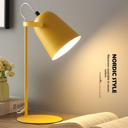 Eye‑protecting desk lamp