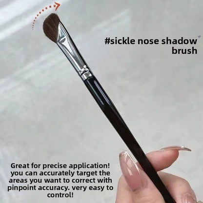 Eyebrow Brush with Razor-Sharp Edge