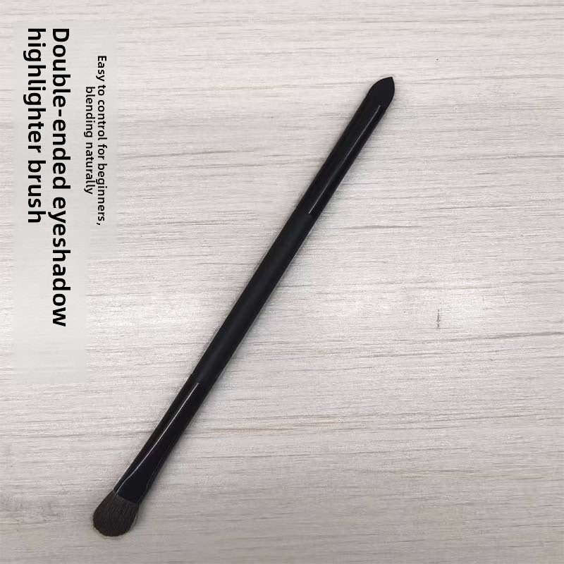 Eyeshadow brush