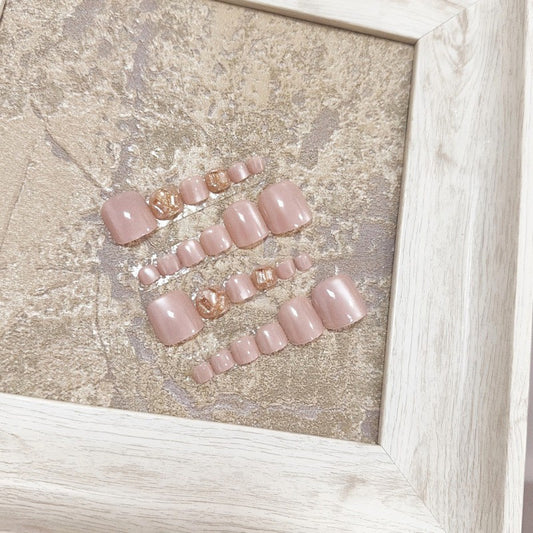 fake toenail pieces
