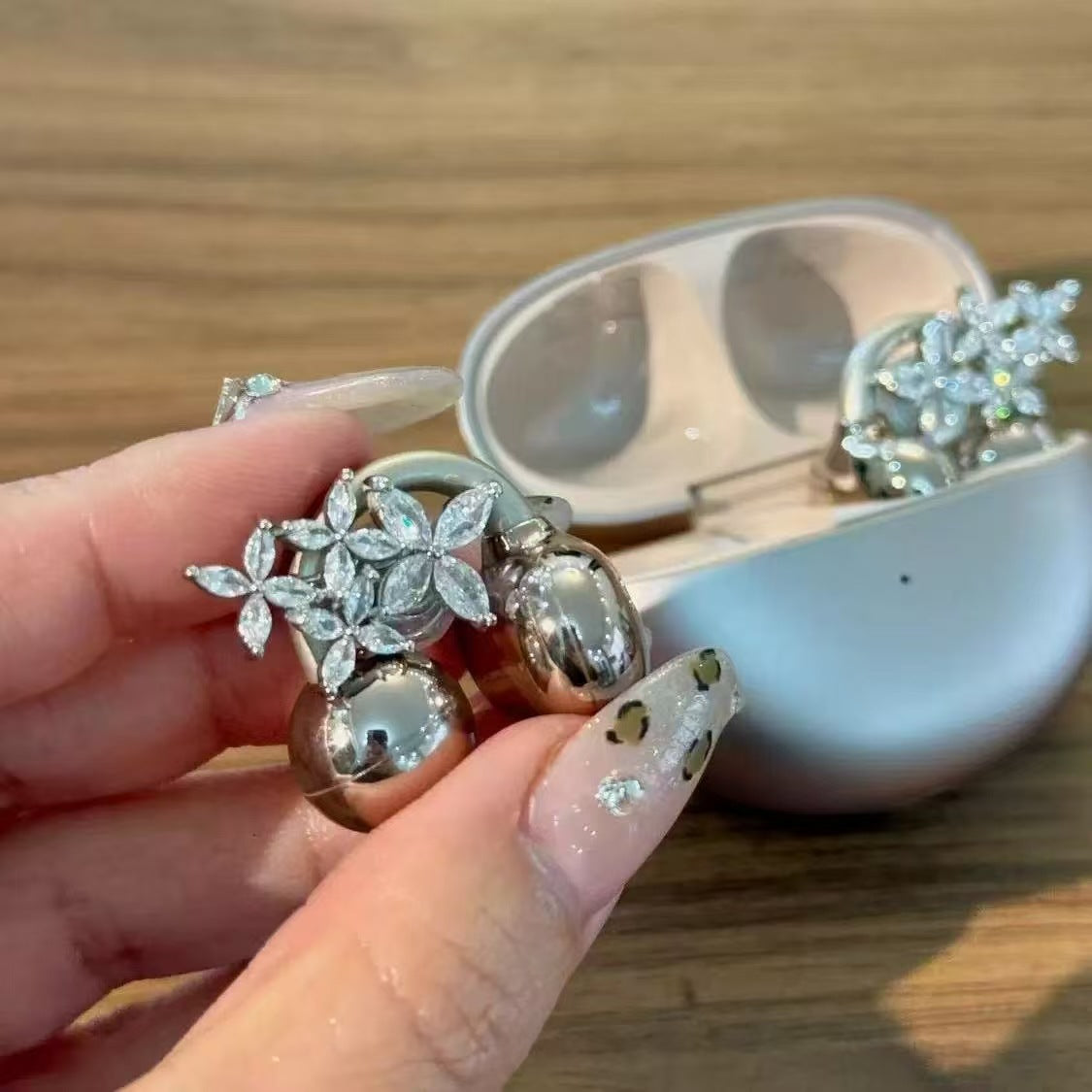 Fashion Diamond Earphone Clip Accessories