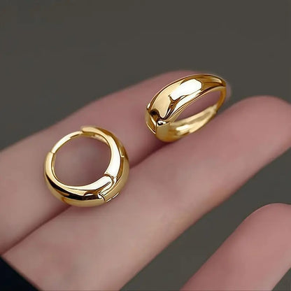 Fashion drop-shaped smooth ear buckle