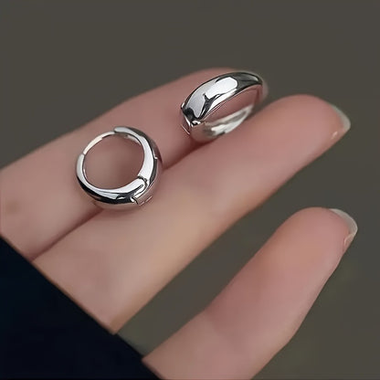 Fashion drop-shaped smooth ear buckle