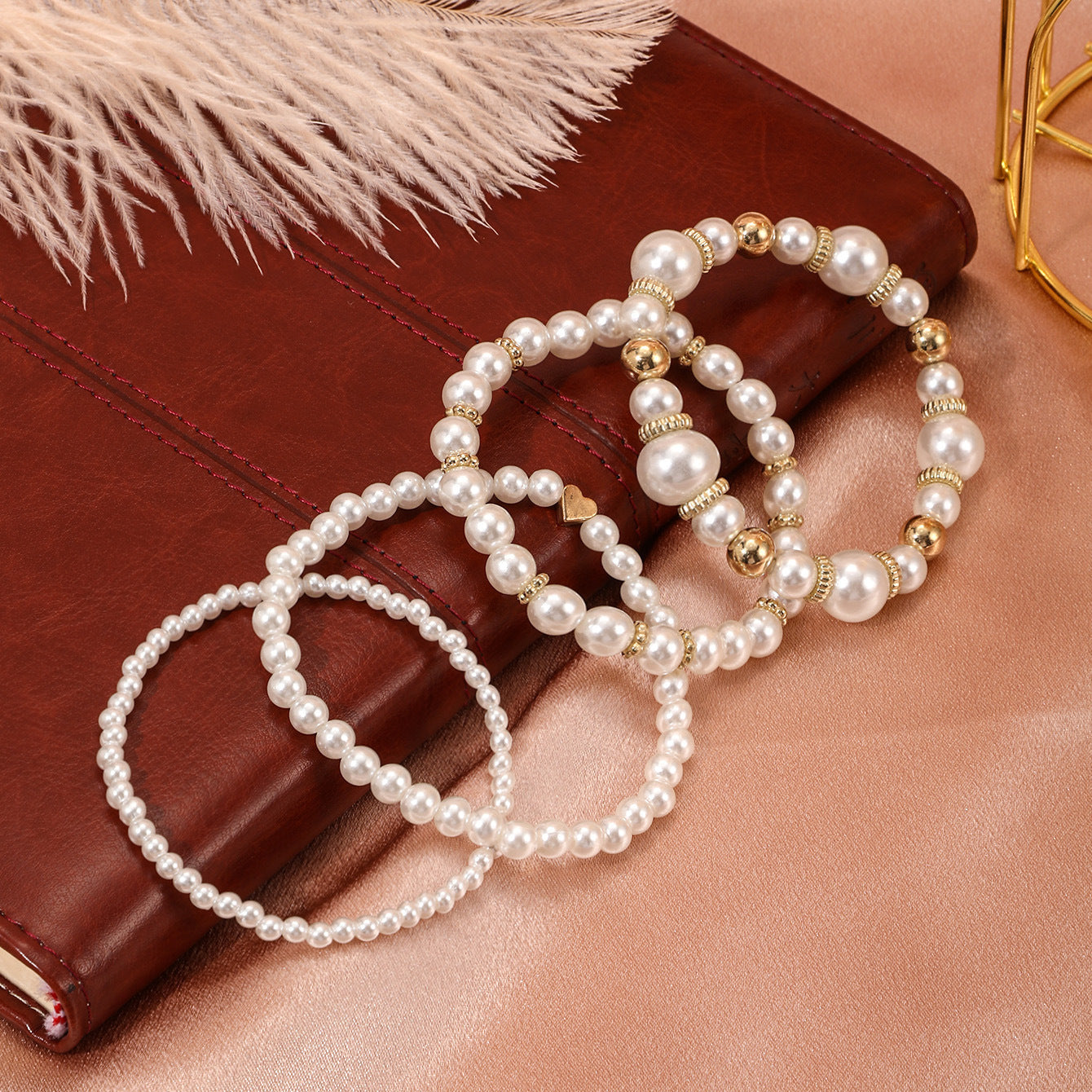 Fashion Pearl Bracelet Set with Heart Charm