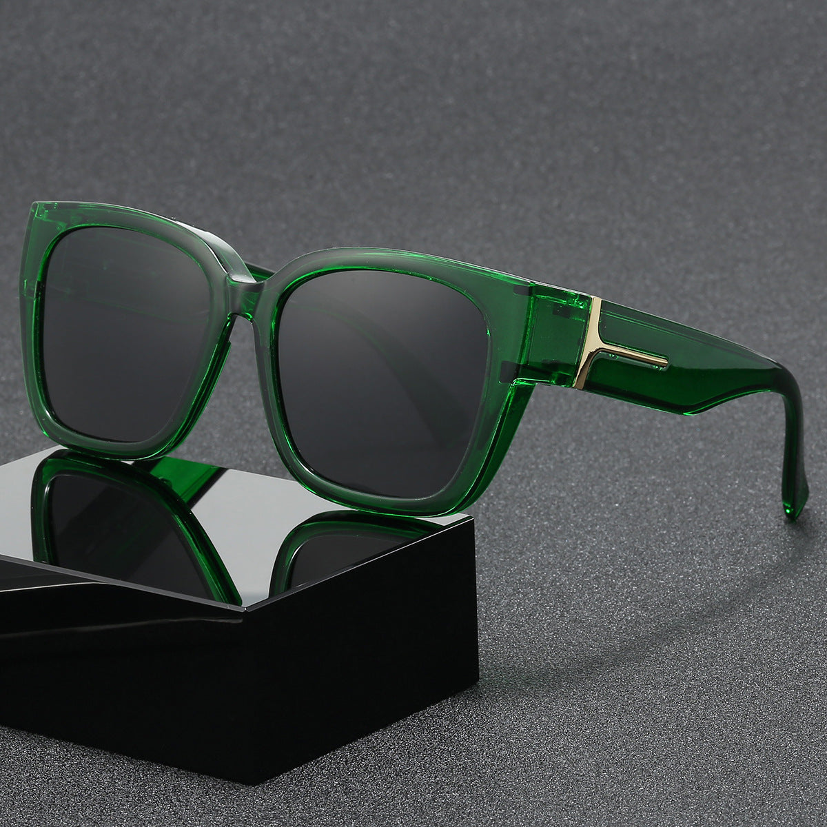 Fashion Polarized Clip-On Sunglasses Square Frame