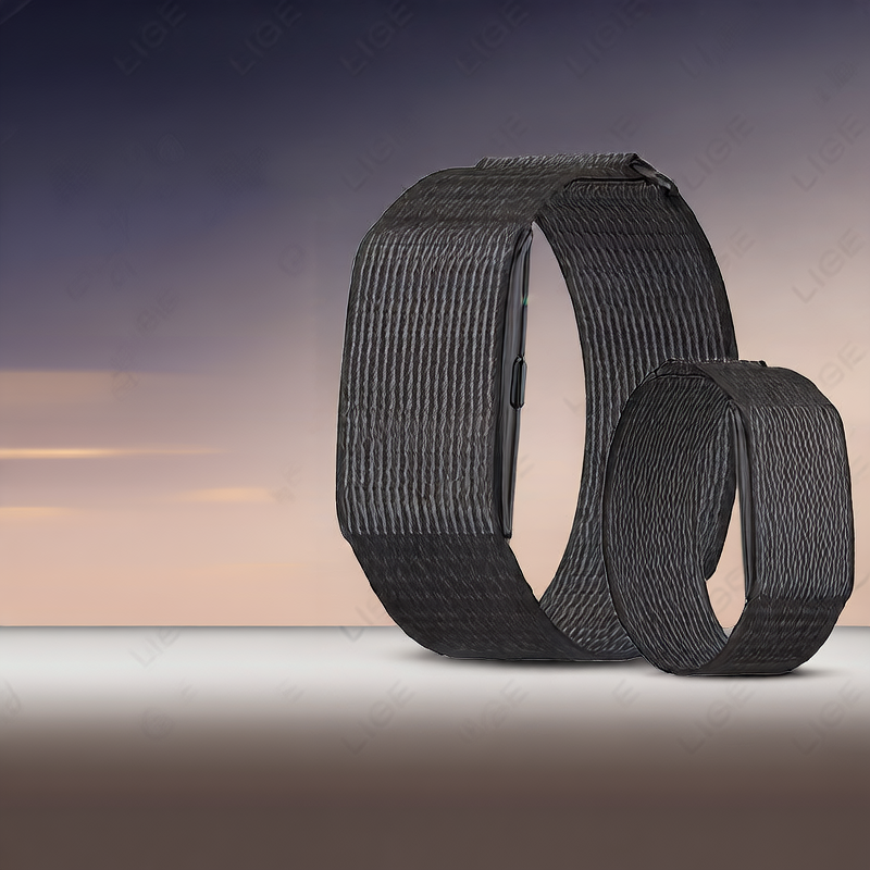 Fashionable and lightweight smart bracelet