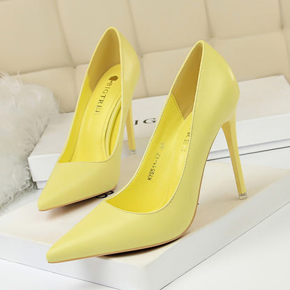 Fashionable and minimalist women's shoes