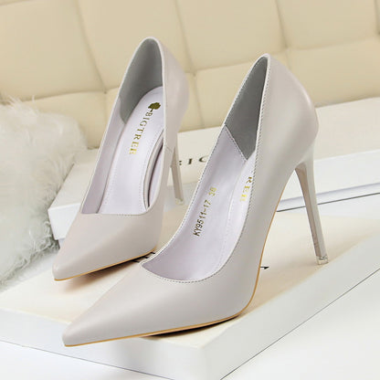 Fashionable and minimalist women's shoes
