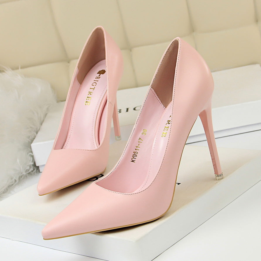 Fashionable and minimalist women's shoes