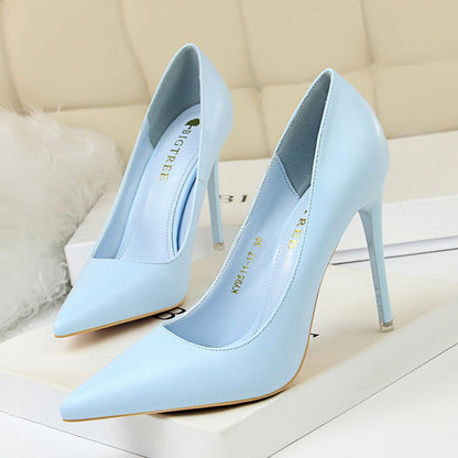 Fashionable and minimalist women's shoes