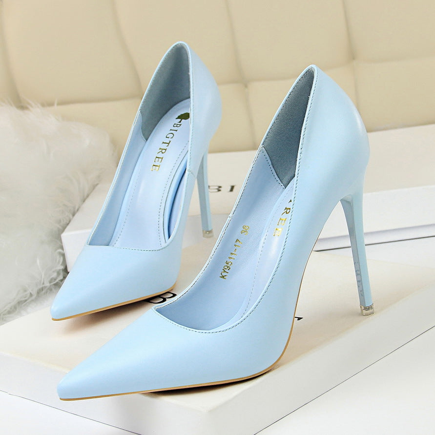 Fashionable and minimalist women's shoes
