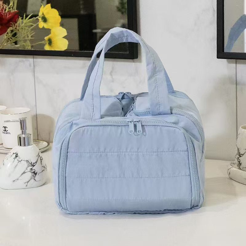 Fashionable and Simple Makeup Bag