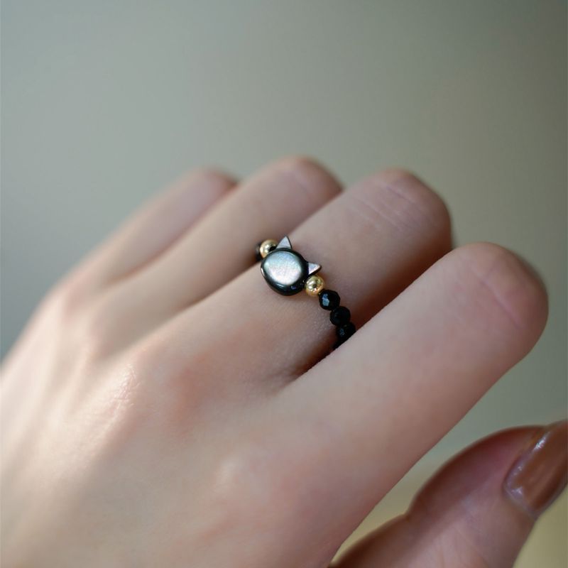 Fashionable Black Spinel Cat Ring with Freshwater Shell
