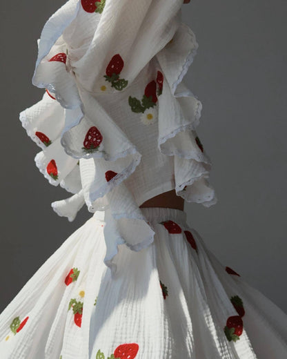 Fashionable cotton and linen style ruffled strawberry print short skirt set