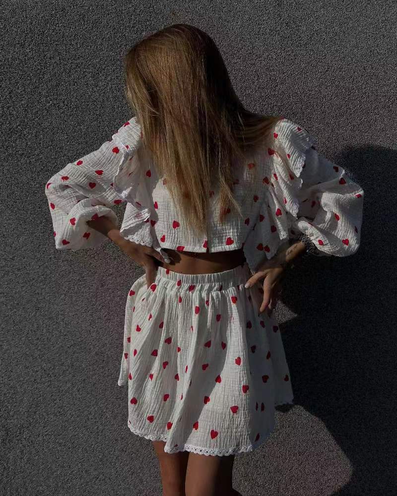 Fashionable cotton and linen style ruffled strawberry print short skirt set