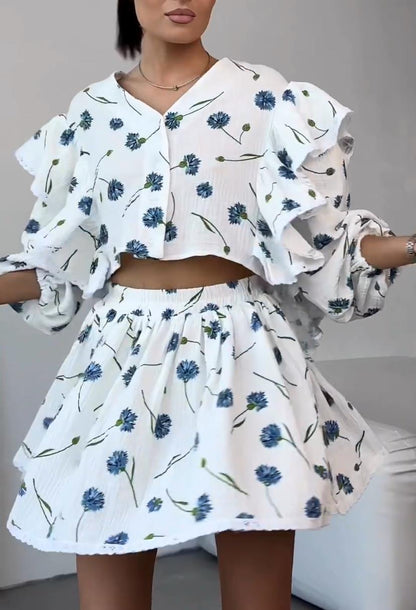 Fashionable cotton and linen style ruffled strawberry print short skirt set