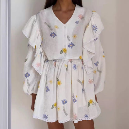Fashionable cotton and linen style ruffled strawberry print short skirt set