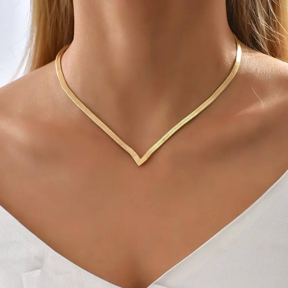 Fashionable flat snake bone necklace